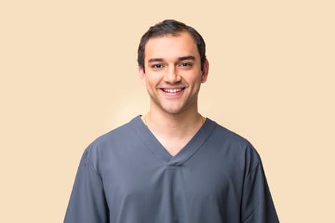 Carlos Pertuz, Medizinische:r Fachangestellte:r bei avi medical